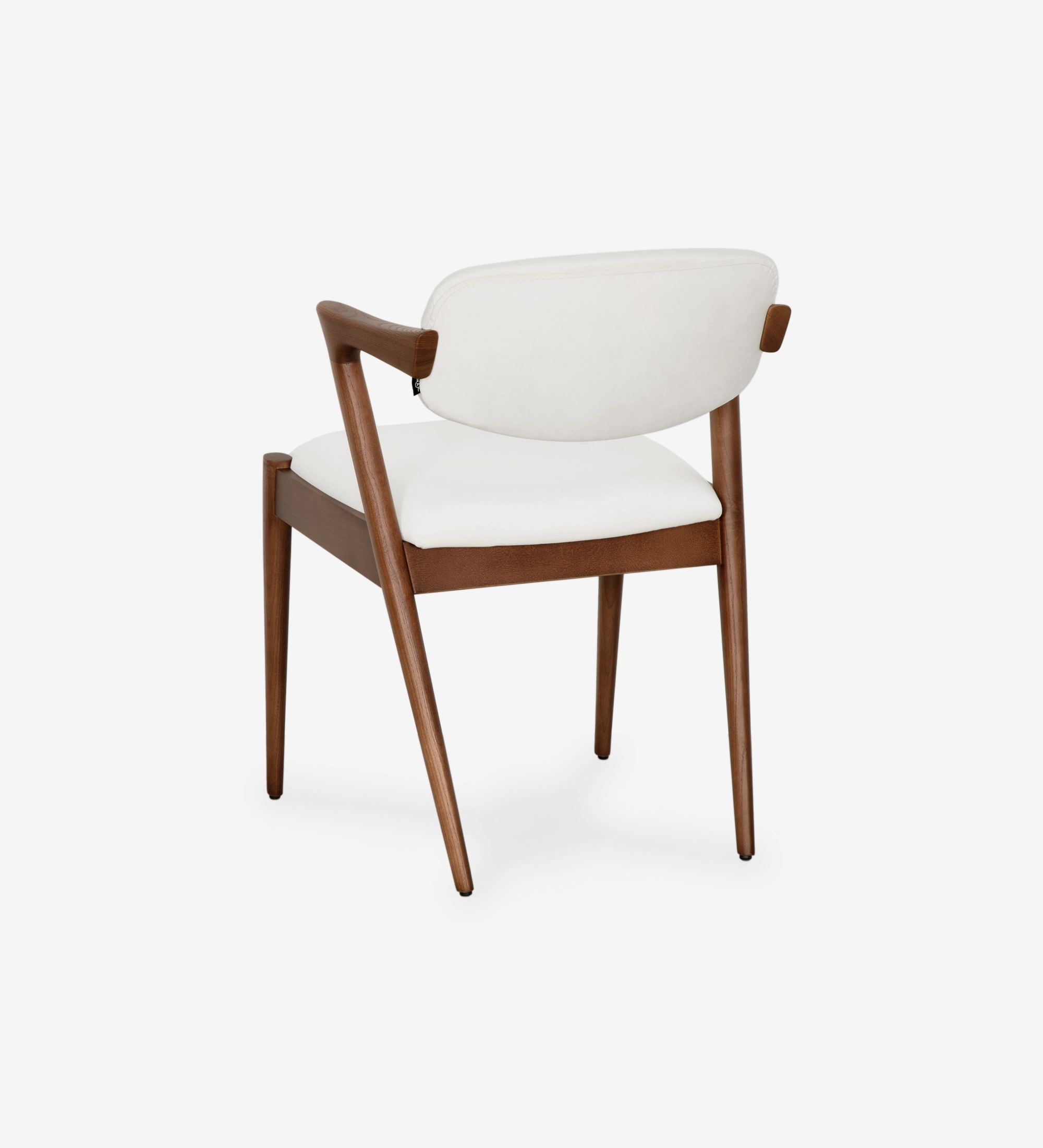 Silla en madera de fresno color nogal, con asiento y respaldo tapizado en tejido perla.