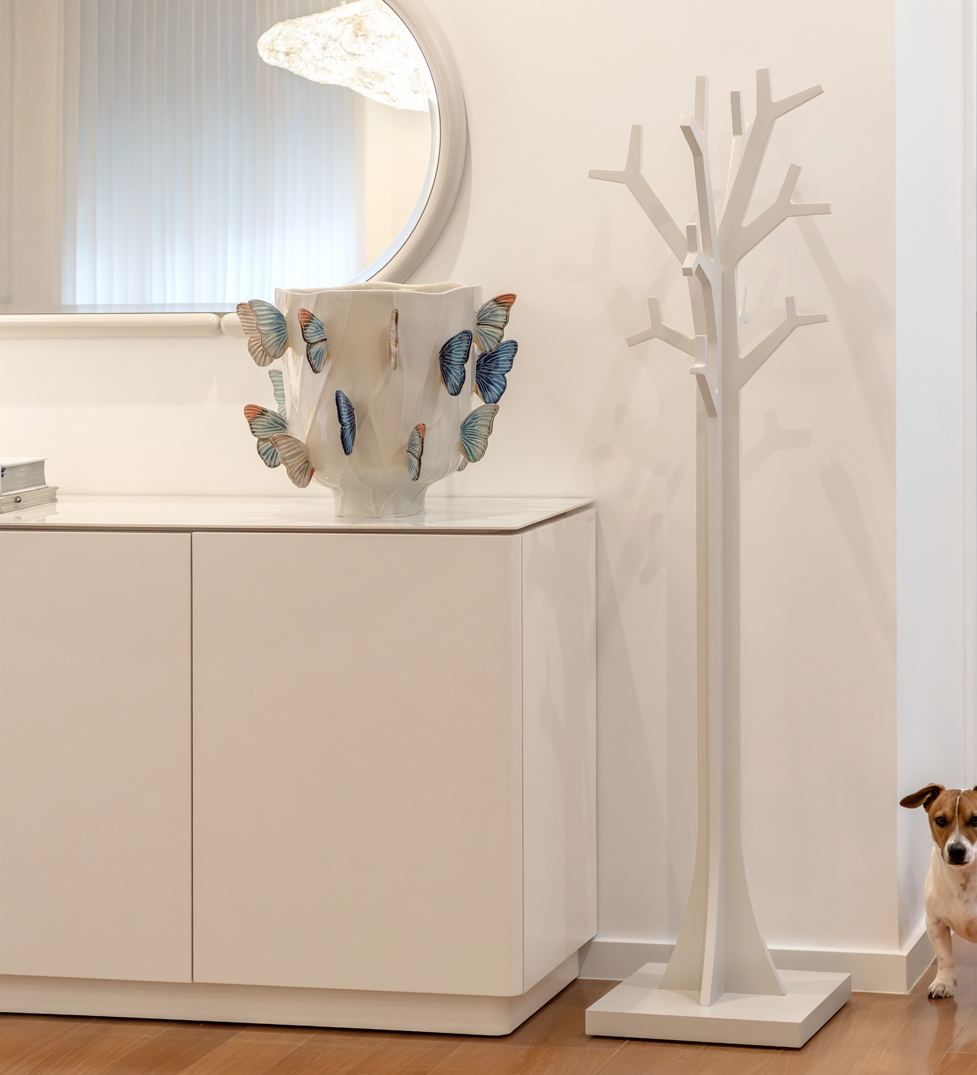 Sideboard with 4 doors and pearl lacquered structure, Calacatta marble ceramic top and cutlery drawer.