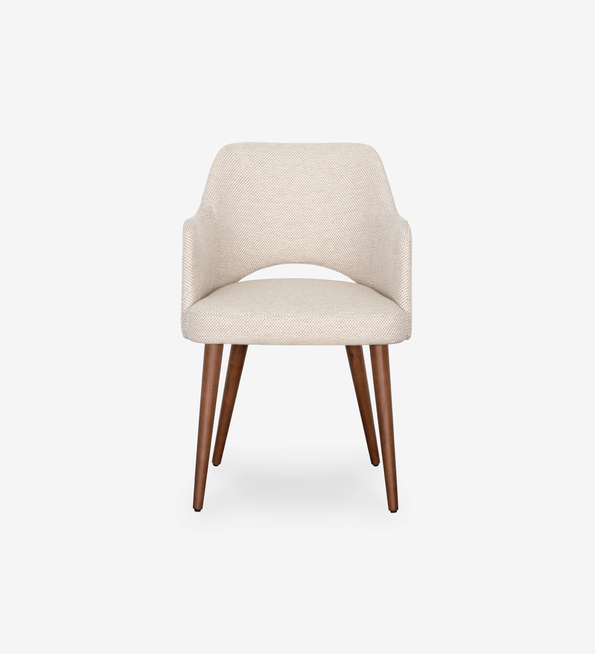 Cadeira com braços estofada a tecido de tons bege e pé em madeira cor nogueira.