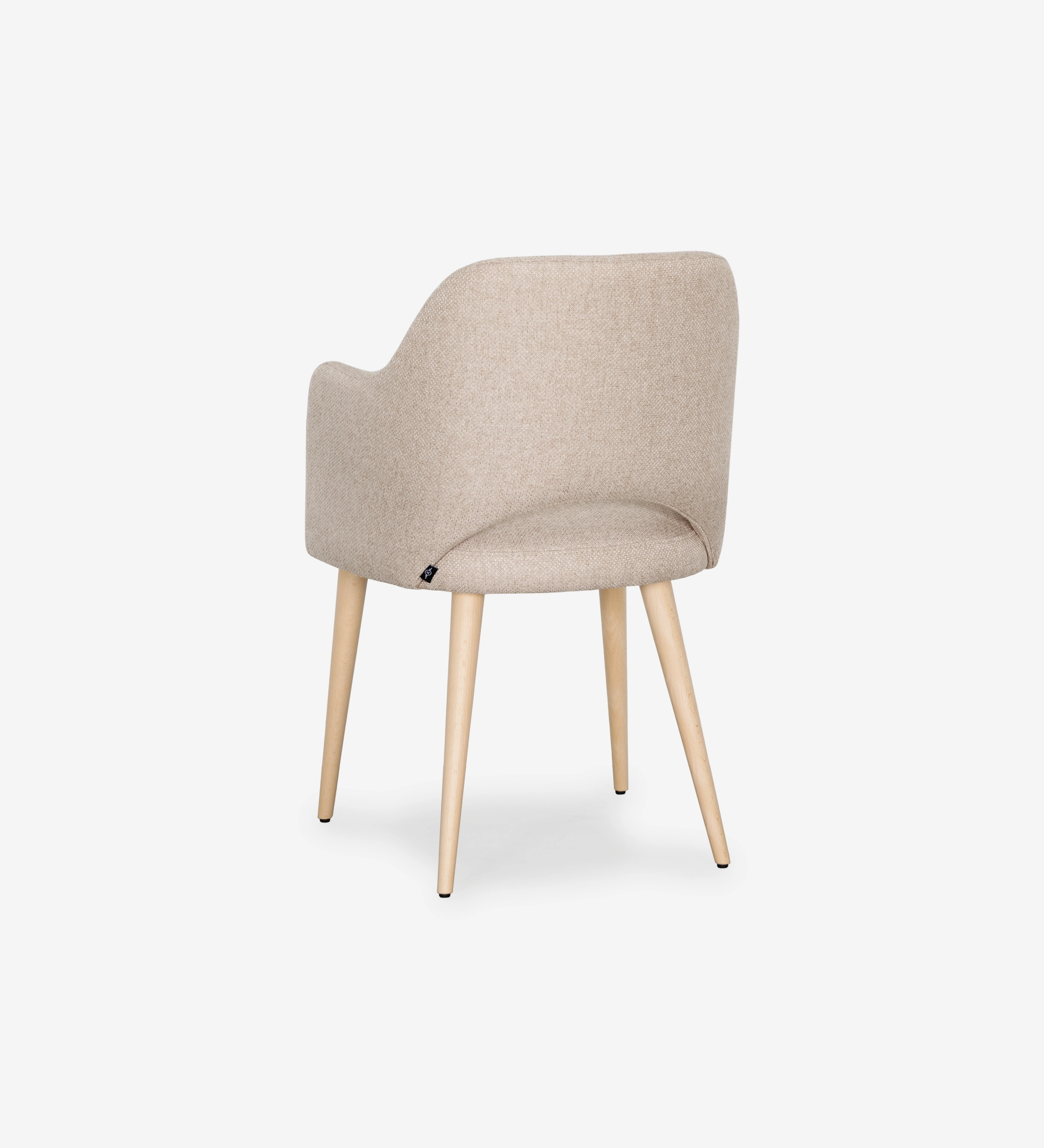 Cadeira Londres bege vista traseira, estofado curvo e pernas em madeira clara