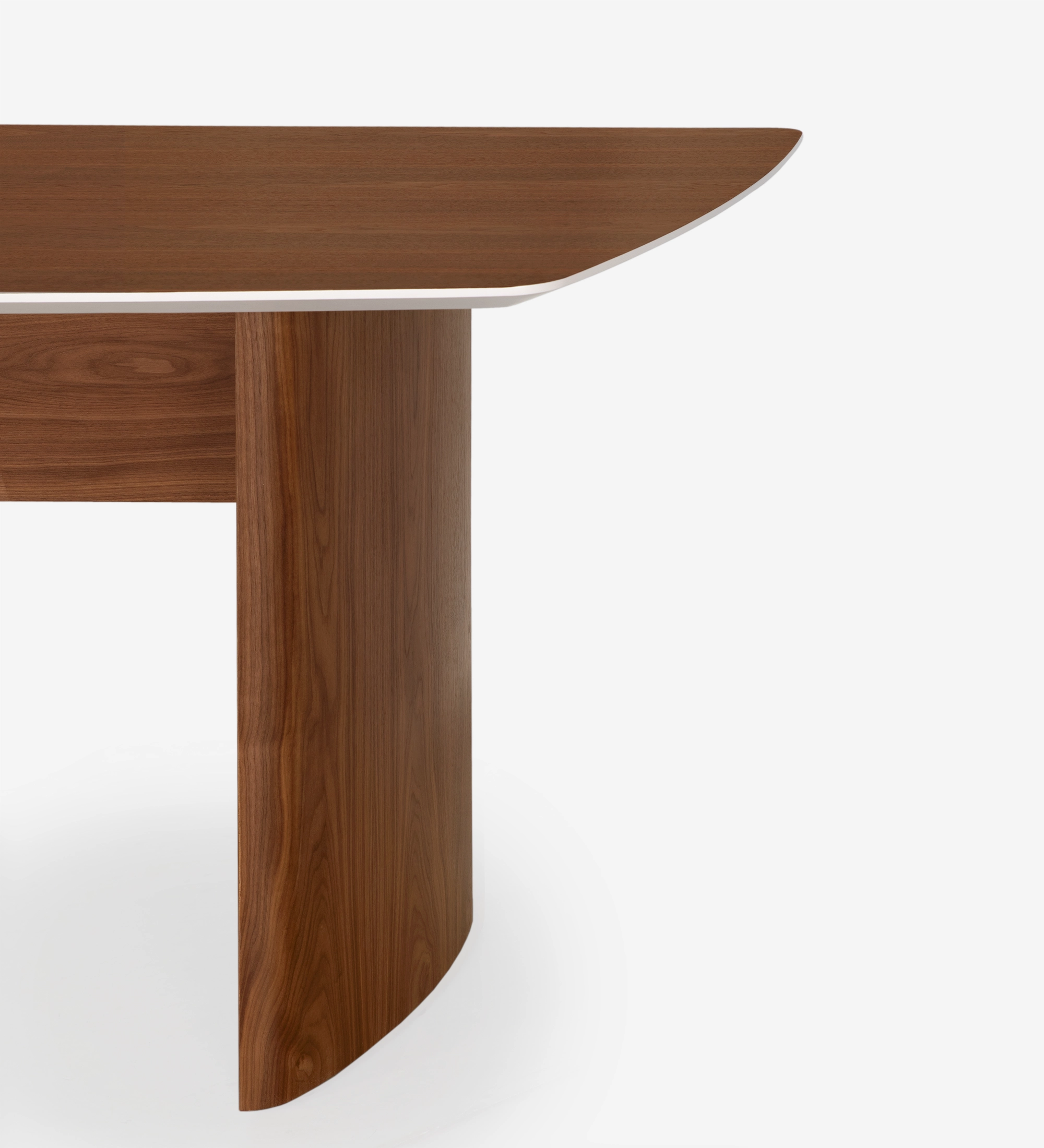 Bureau Paris en bois de noyer, coin de plateau et pied incurvé