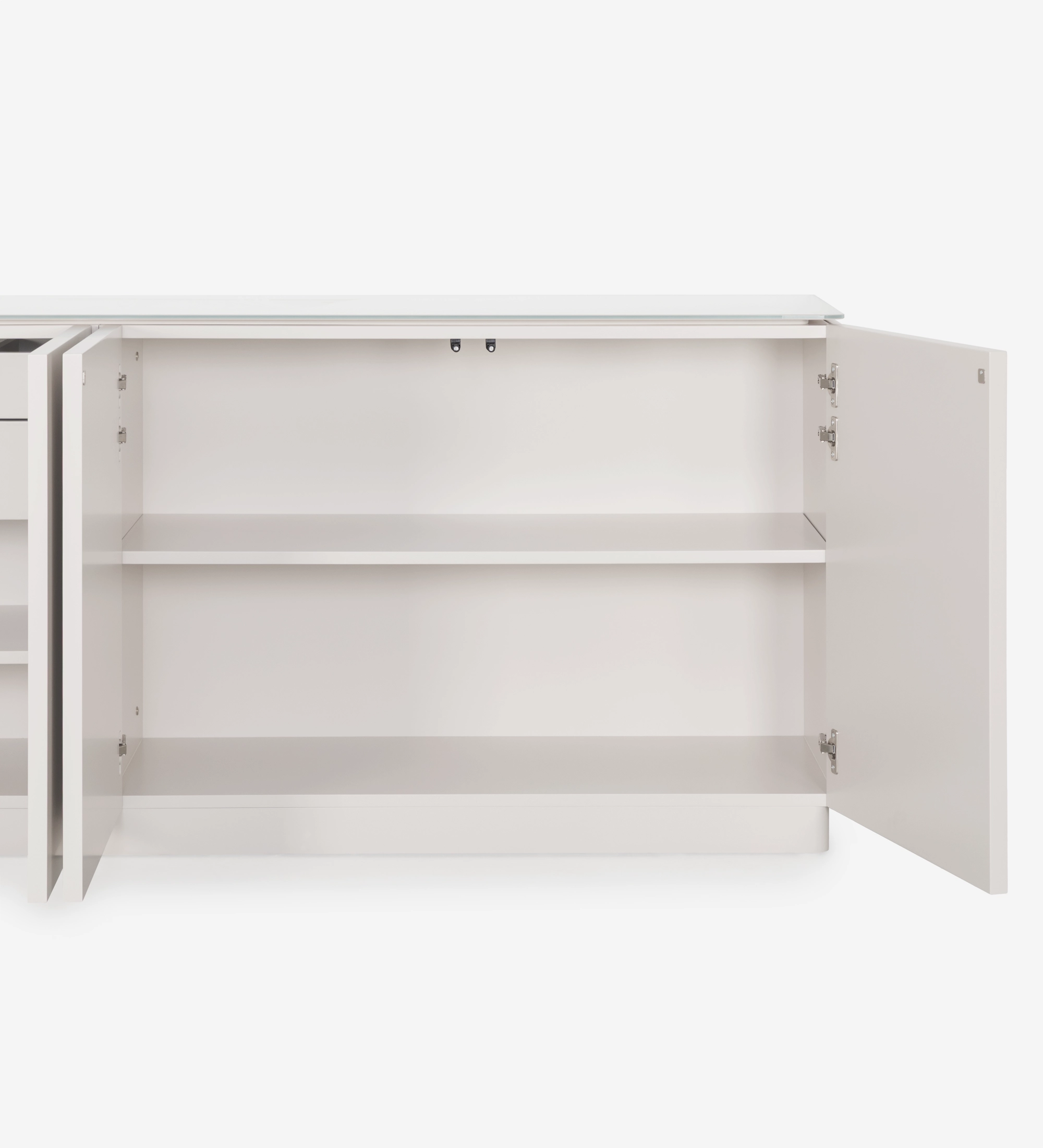 Aparador Geneve blanco con puertas abiertas y estantes interiores