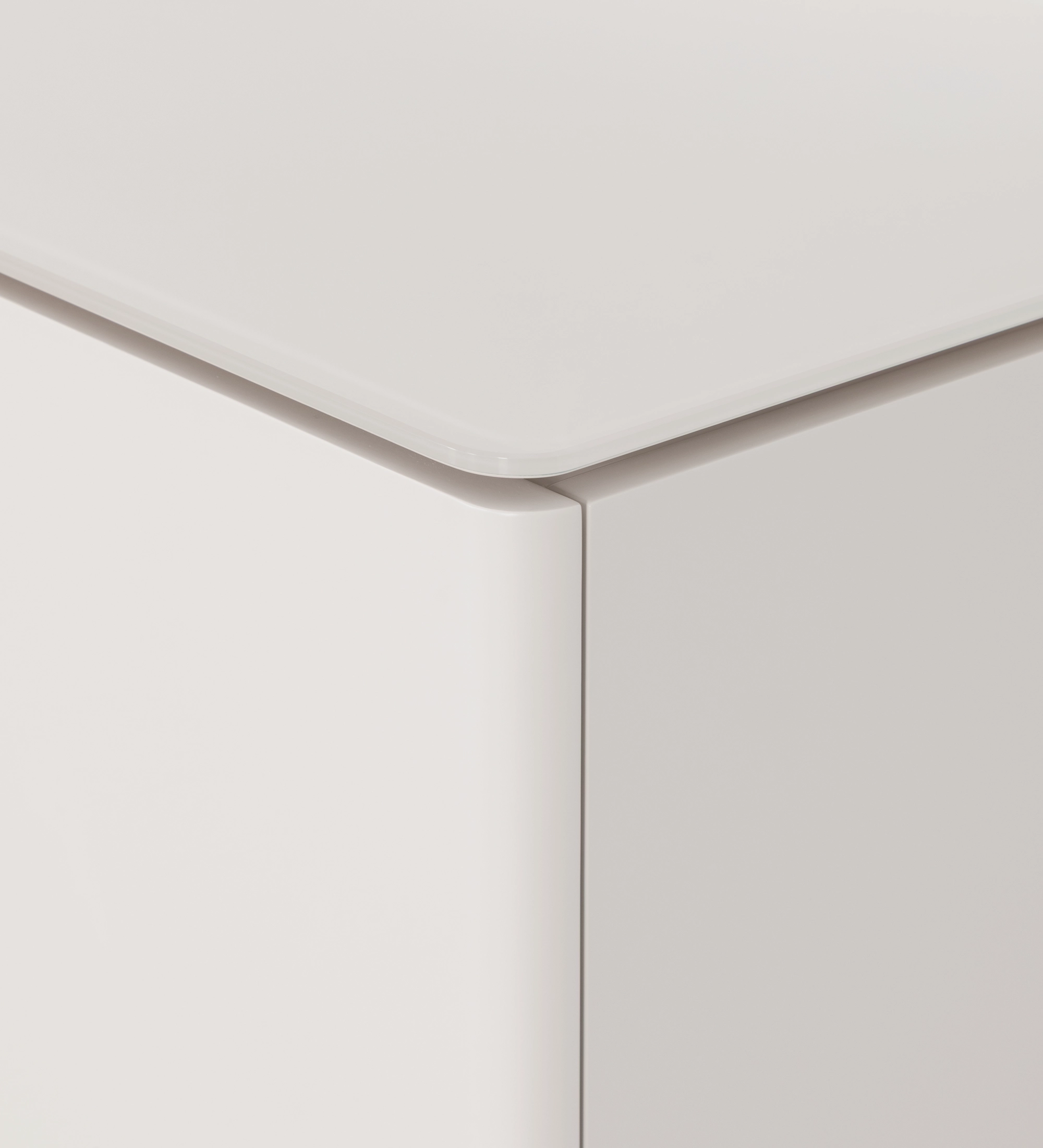 Aparador Geneve blanco con esquina redondeada y acabado liso