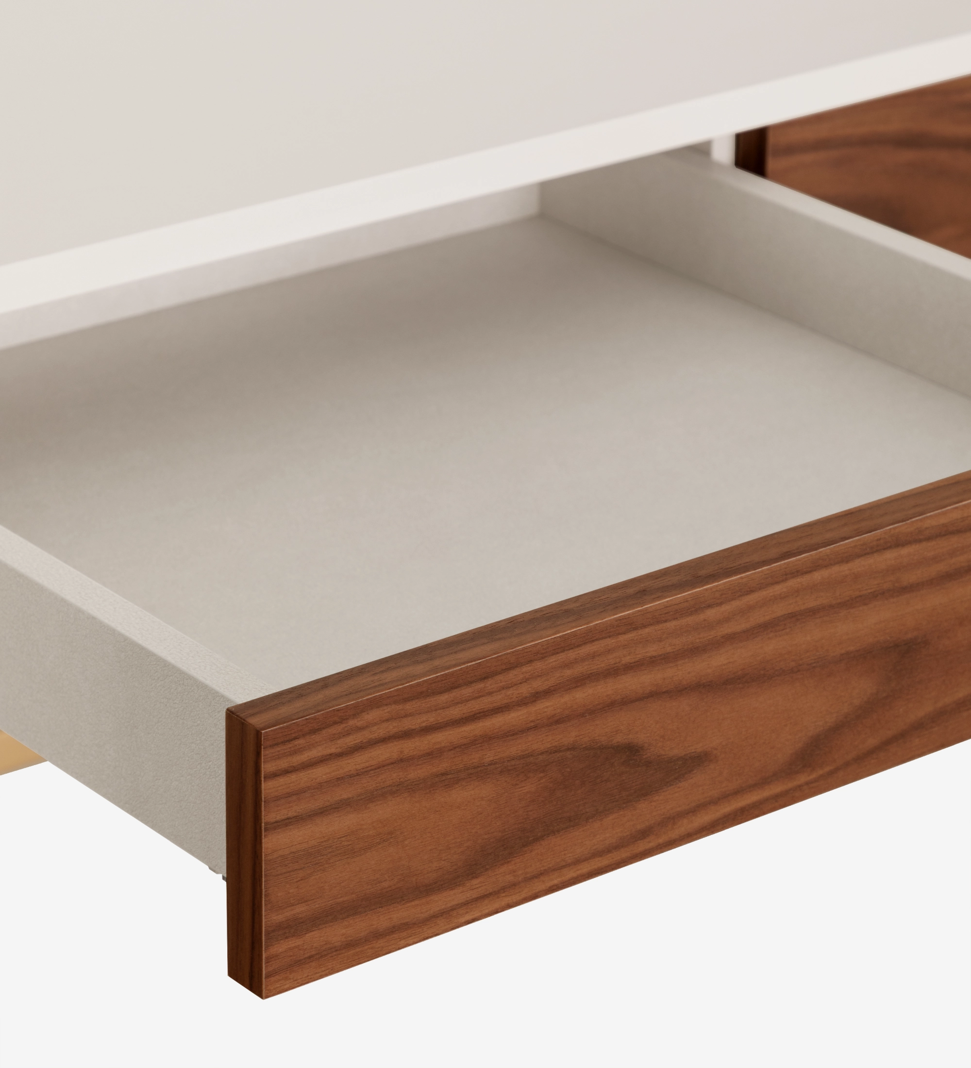 Secretaria Cannes, cajón abierto con frente de madera y interior blanco