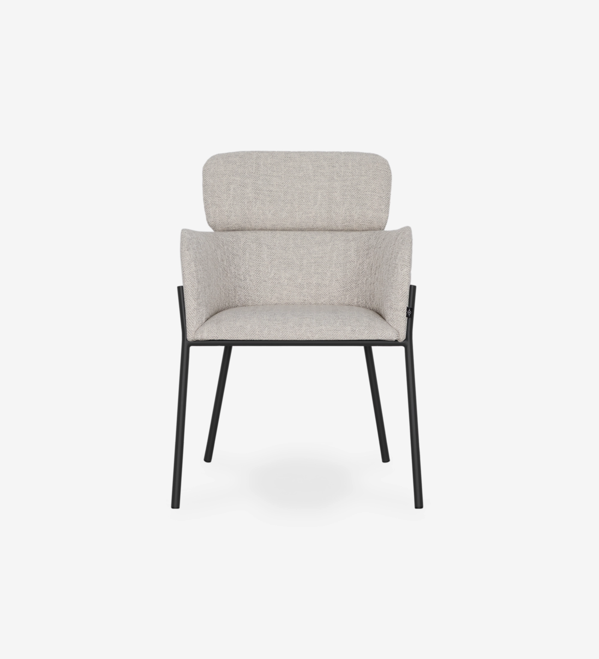 Silla Cannes tapizada beige con respaldo alto y patas metálicas negras