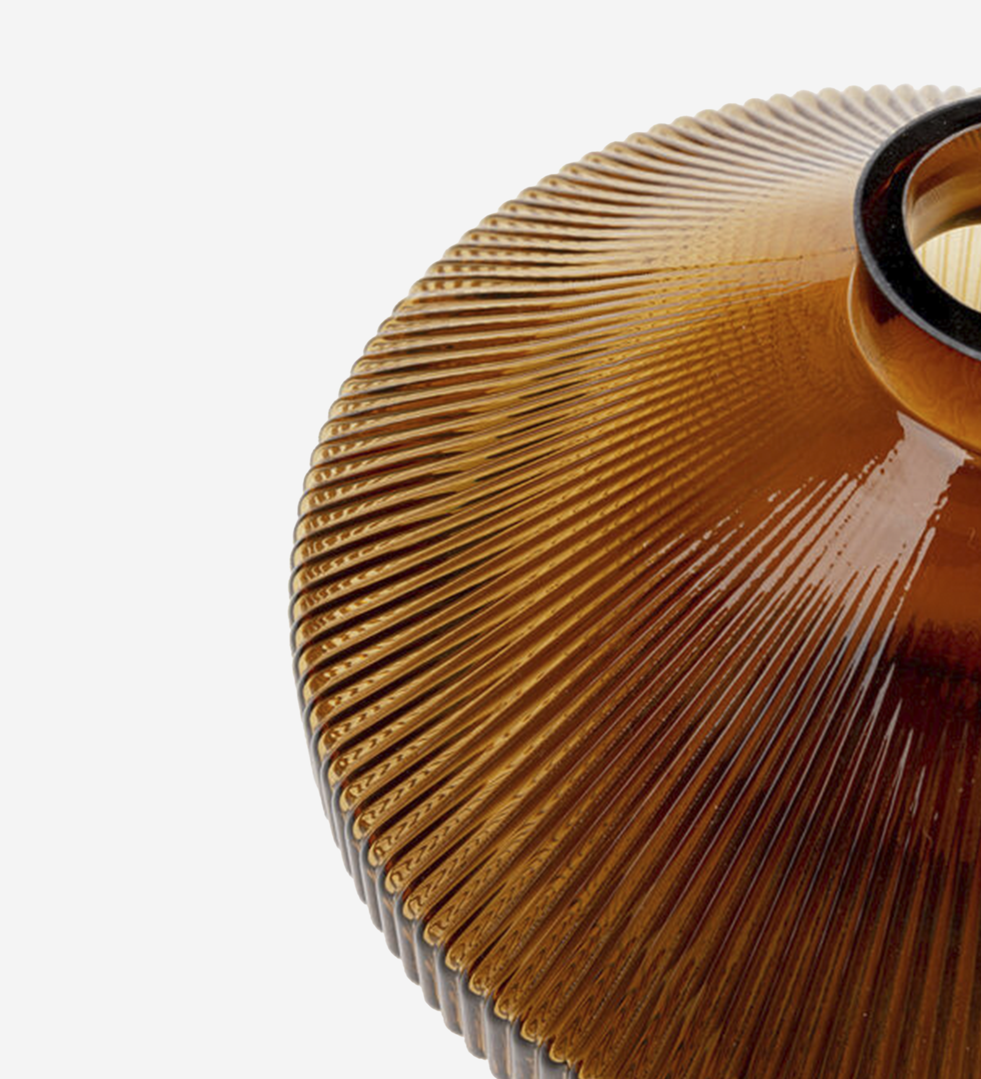 Jarra Daphne em vidro âmbar canelado com gargalo redondo, vista superior