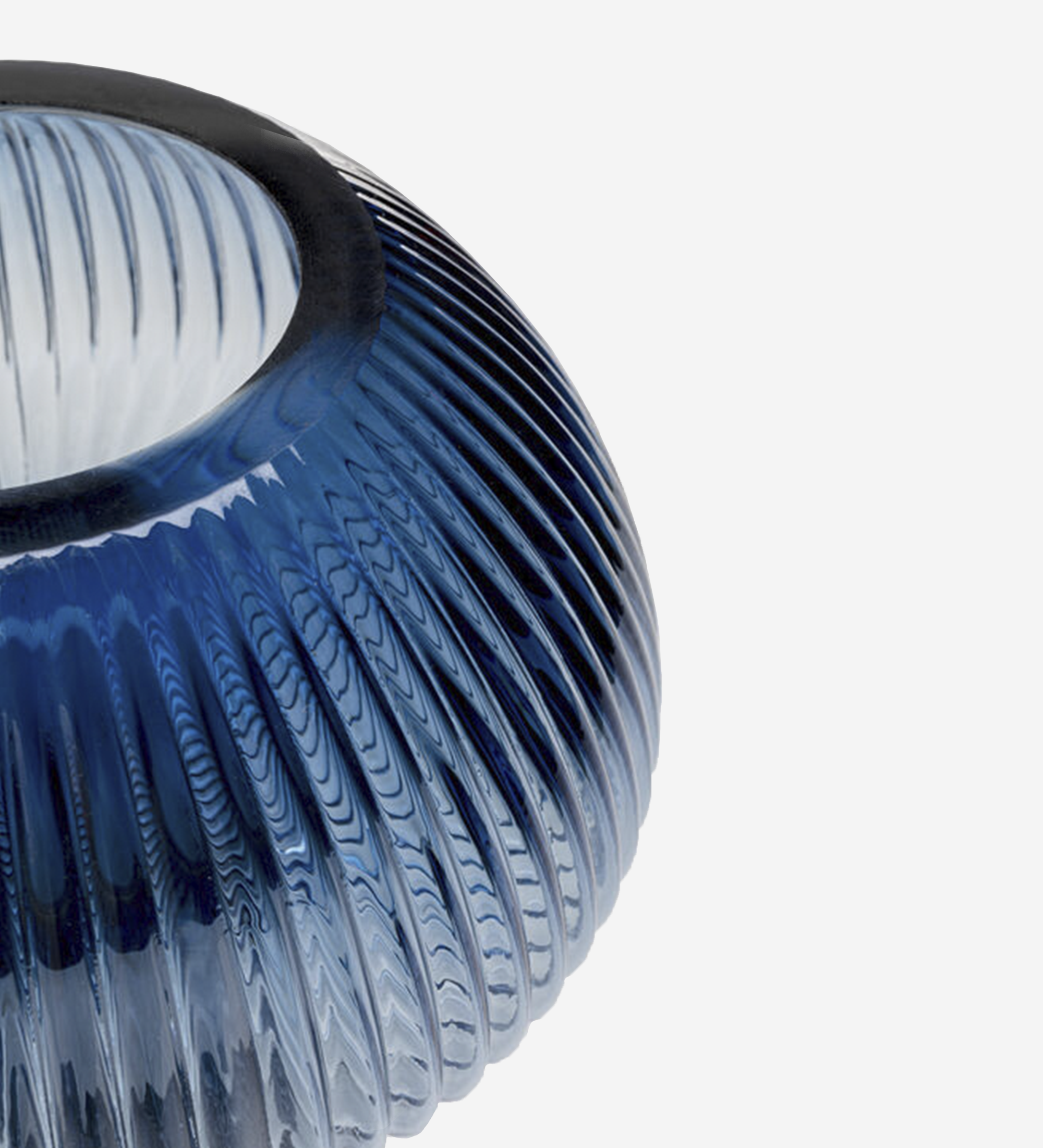 Jarra Daphne de vidro azul com ranhuras verticais e abertura circular