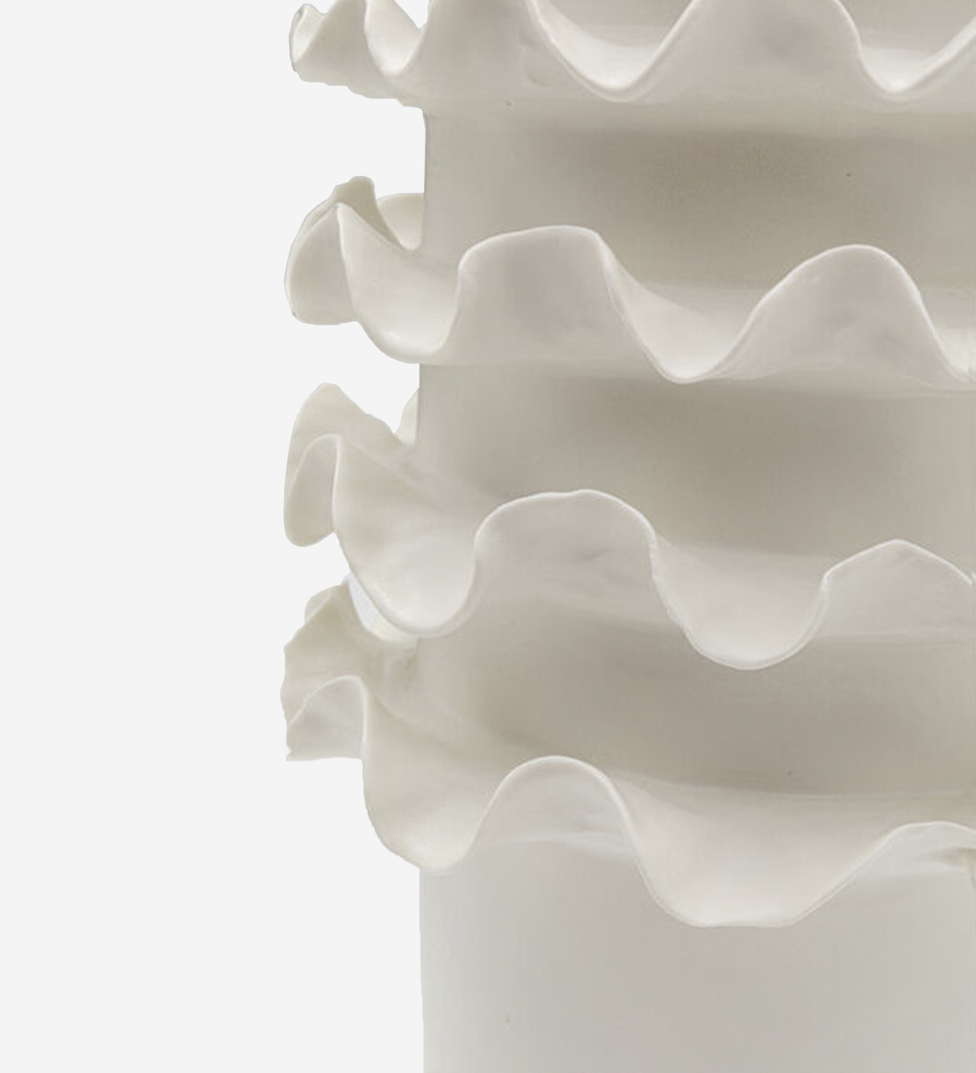 Vase Viento en céramique blanche à volants superposés