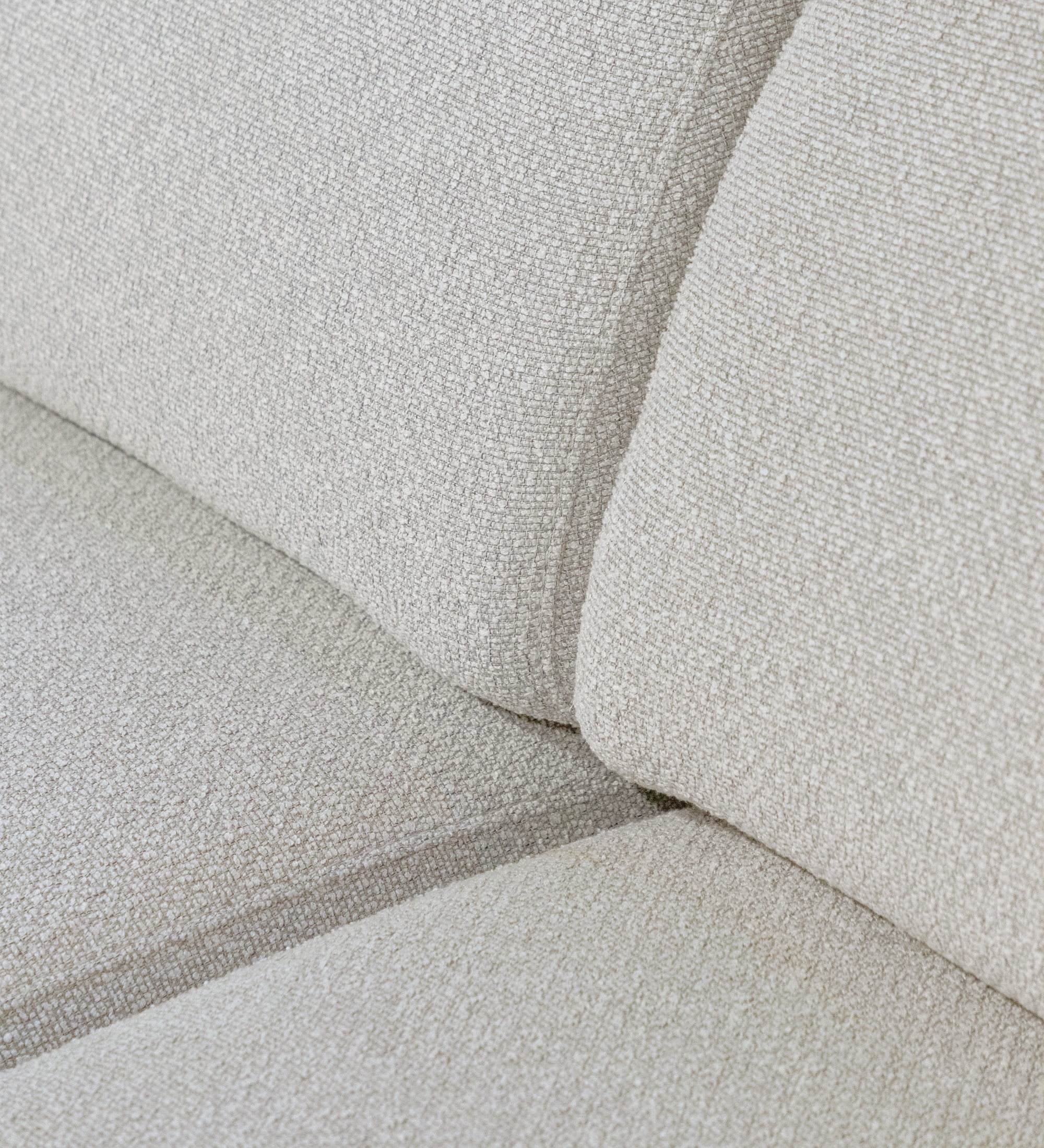 Detalle de tapizado beige texturizado del sofá Lagos