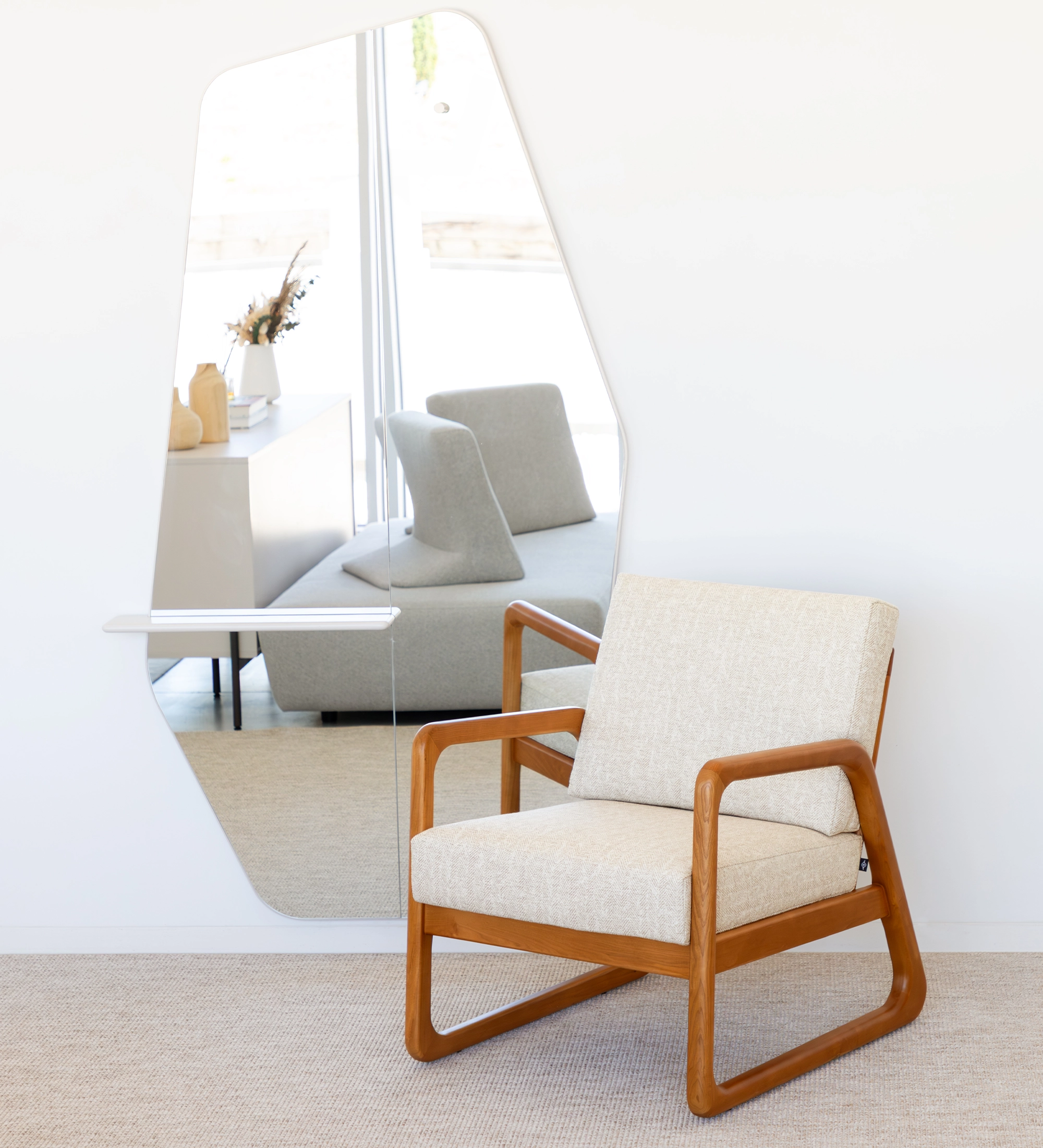 Hall de Entrada Veneza: móvel pérola elegante com espelho e decoração minimalista