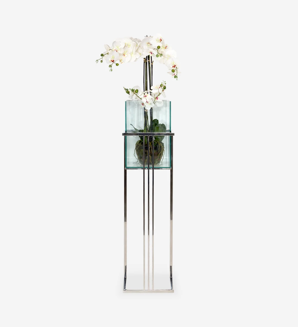 In glass with stainless steel foot