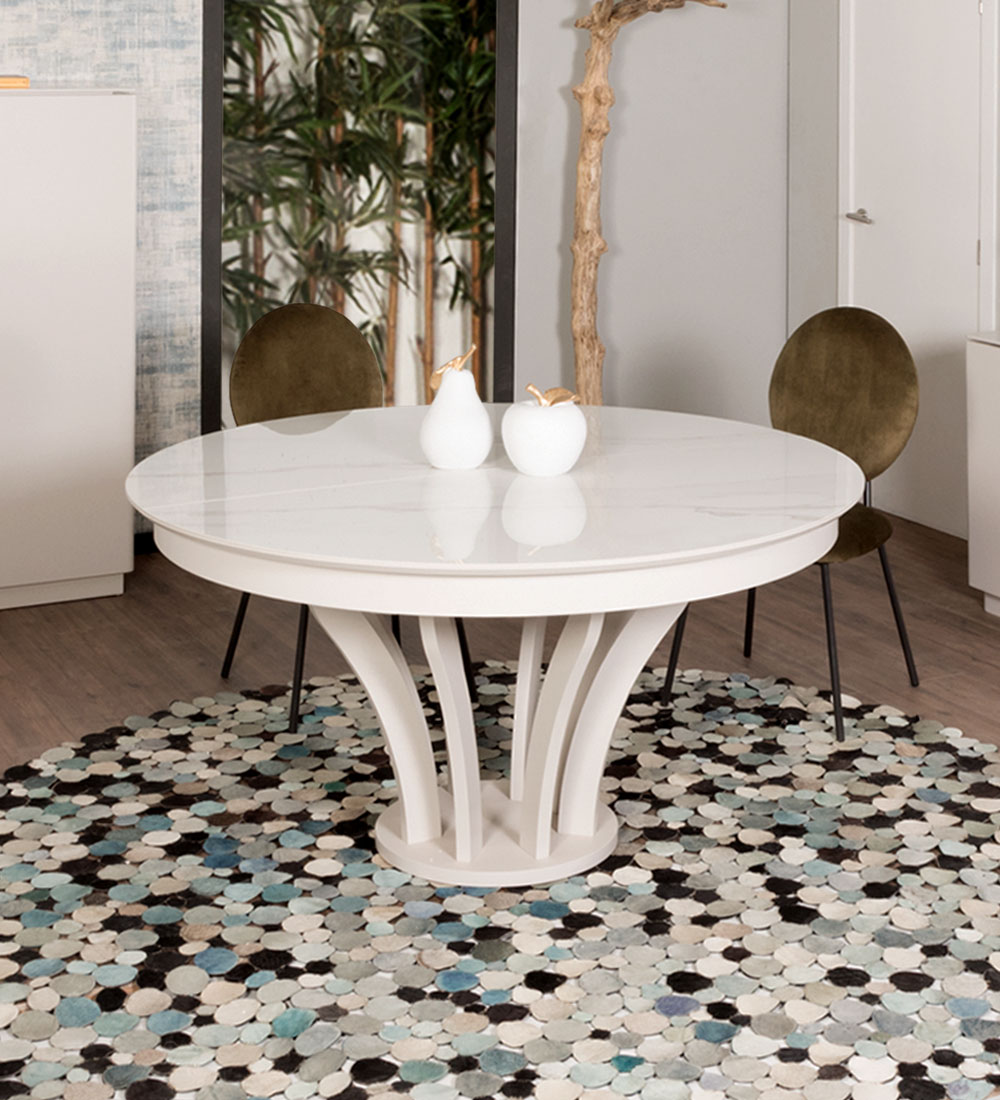 Round extendable dining table with ceramic top and pearl lacquered foot.