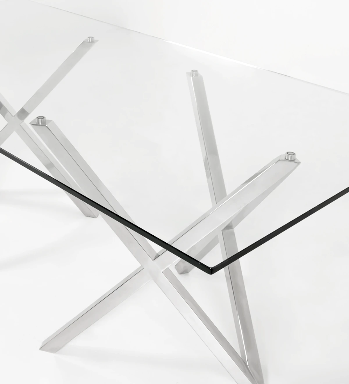 Mesa de jantar retangular com tampo de vidro e pé em inox.