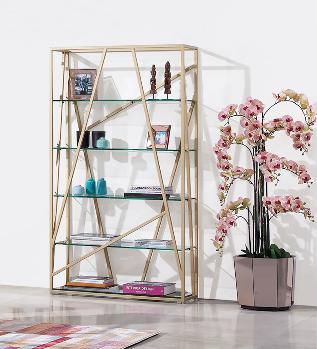 Bookcase with gold lacquered metal structure and 5 clear glass shelves.