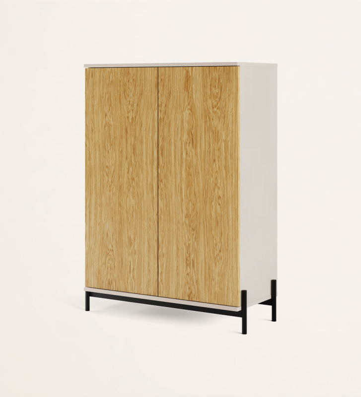 Vajillero de 2 puertas en roble natural, estructura perlada y patas metálicas lacadas en negro con niveladores.