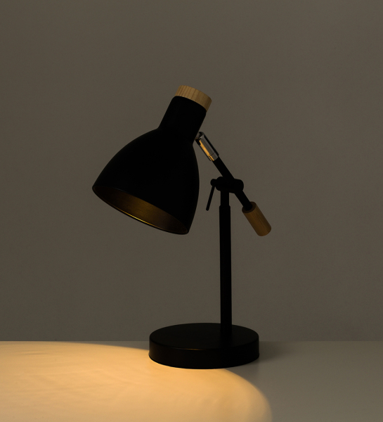 Lampe de bureau en métal noir et bois