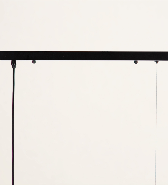 Candeeiro de teto suspenso em metal preto e vidro 