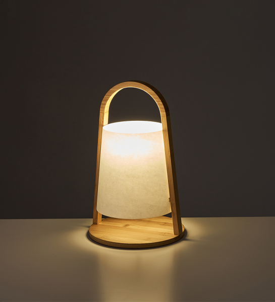 Lámpara de mesa de bambú 