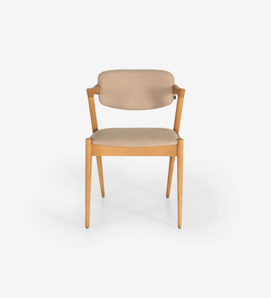 Chaise en bois de frêne couleur miel, avec assise et dossier rembourrés en tissu.