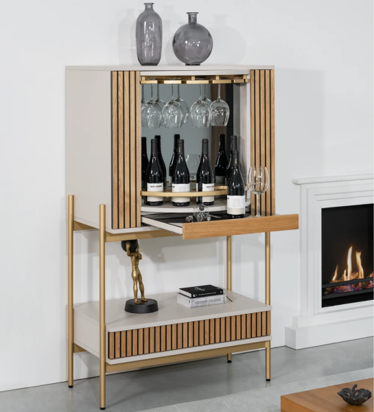 Bar cabinet with pearl structure, doors and drawer with friezes in natural oak, black lacquered metal structure, feet with levelers. Rotating center with bottle and glass holder, mirrored back.