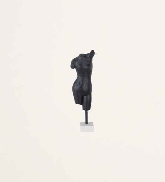 Escultura busto feminino em alumínio negro e base em mármore