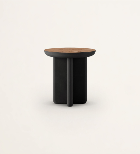 Table basse ronde avec pieds laqués noirs et plateau en noyer sélectionné.