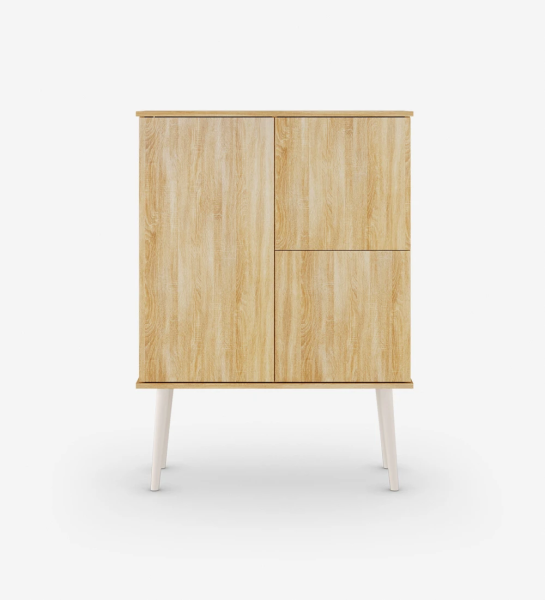 Cupboard with 3 doors and structure in natural color oak, feet lacquered in pearl.
