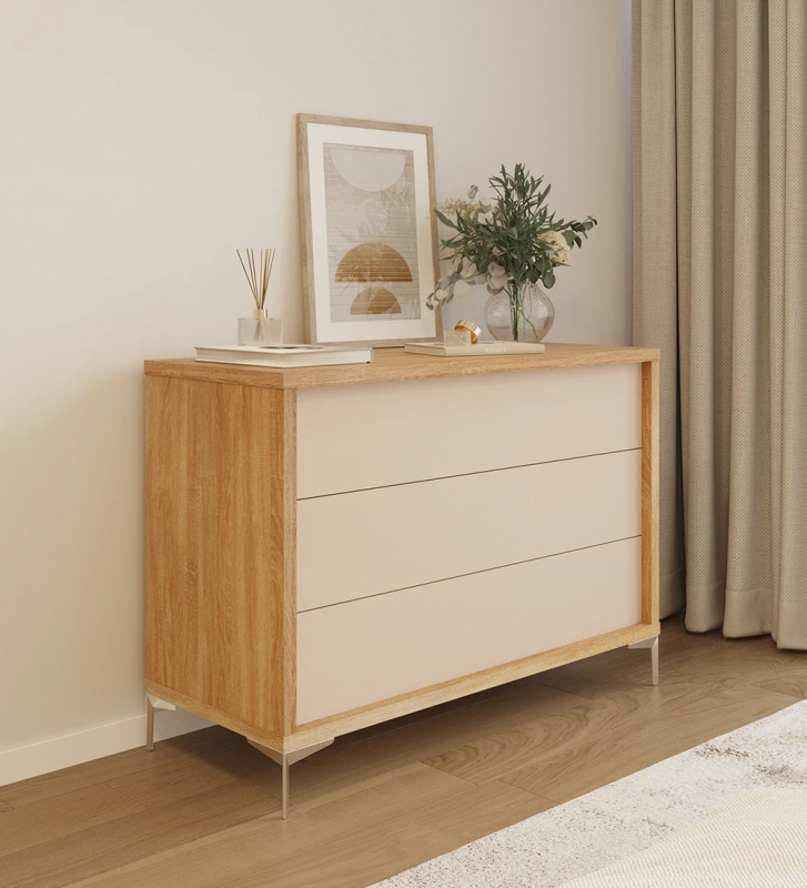 Dresser with 3 pearl drawers, natural oak structure and metallic feet.