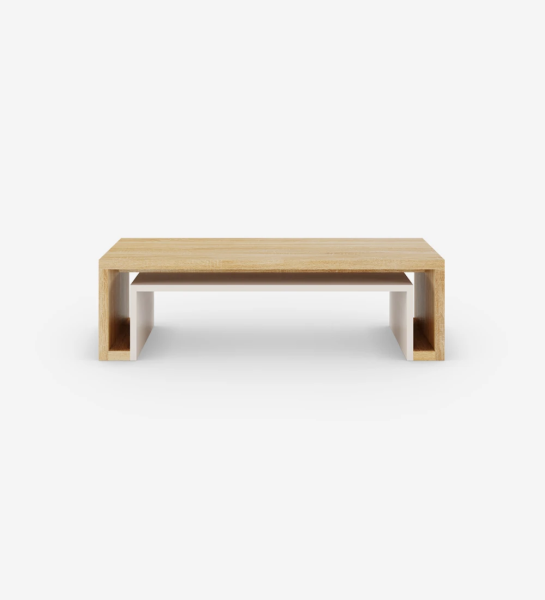 Table basse rectangulaire en chêne naturel, avec un détail intérieur en perle.