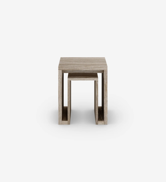 Square side table in decapé oak.