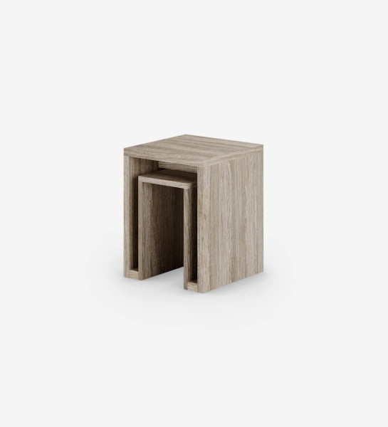 Square side table in decapé oak.