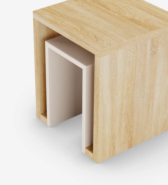 Mesa de apoio quadrada em carvalho cor natural, com pormenor no interior em pérola.