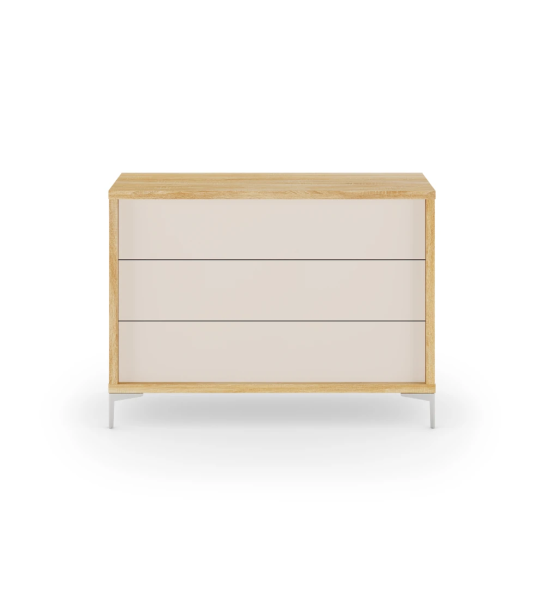 Dresser with 3 pearl drawers, natural oak structure and metallic feet.