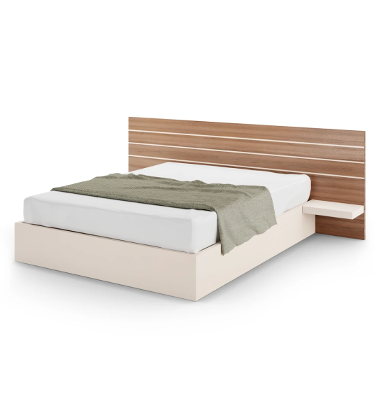 Cama de casal com cabeceira em nogueira, com prateleiras e base em pérola, com arrumação através de estrado elevatório.