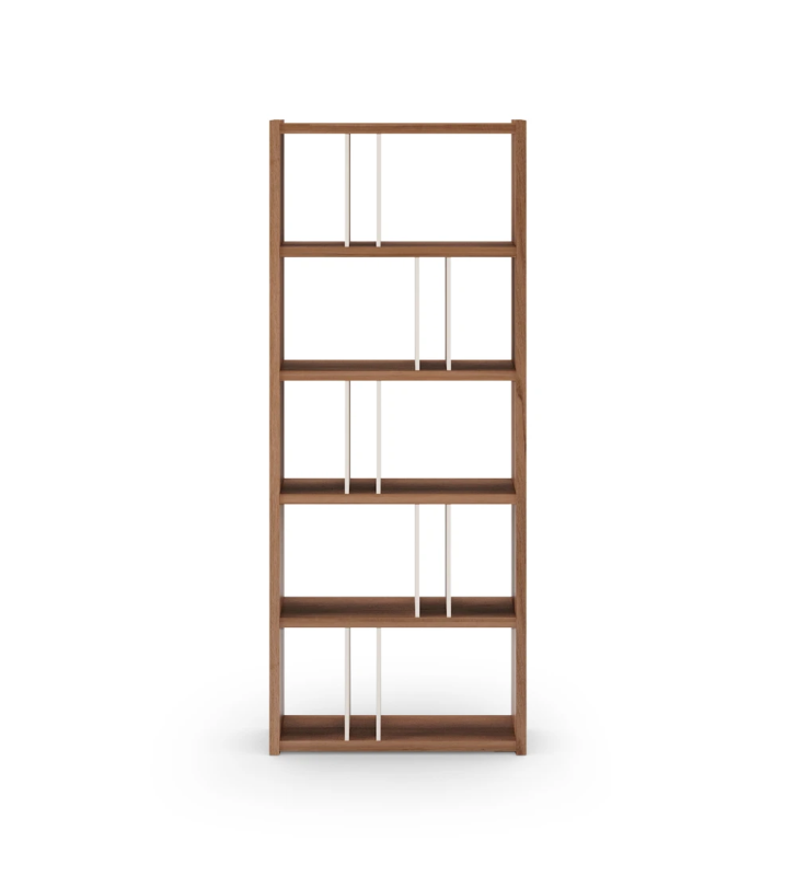 Vertical bookcase in walnut with inner sides in pearl.