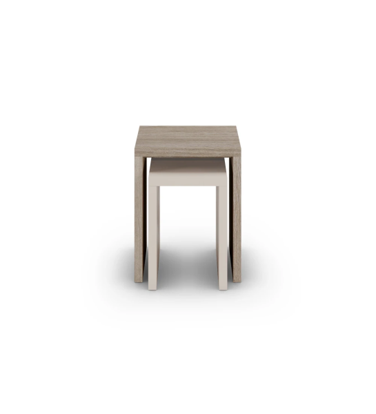 Dallas side tables in decapé oak and pearl, 40 x 40 cm.