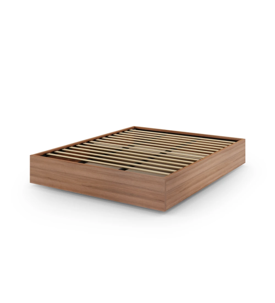 Sommier double en noyer, avec plateforme élévatrice pour le rangement.