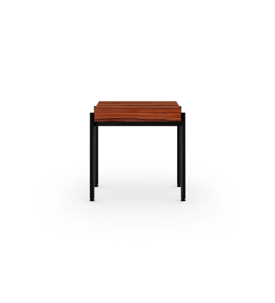 Mesa auxiliar Cannes rectangular, en palisandro alto brillo, pies en metal lacado negro con niveladores, 50 x 45 cm.