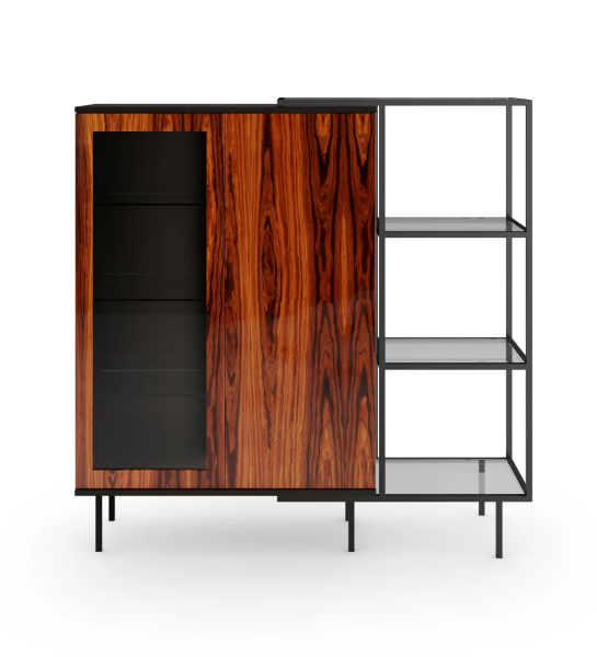 Vitrina iluminada 2 puertas en palisandro alto brillo, estructura negra y pies metálicos lacados en negro con niveladores. Extensión lateral con estructura metálica lacada en negro, estante de cristal.