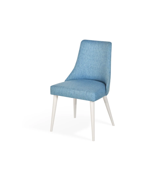 Cadeira Oslo estofada a tecido azul, pés lacados a pérola.