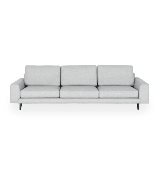 Sofá Oslo 3 lugares estofado a tecido light grey, pés lacados a castanho escuro, 265 cm.