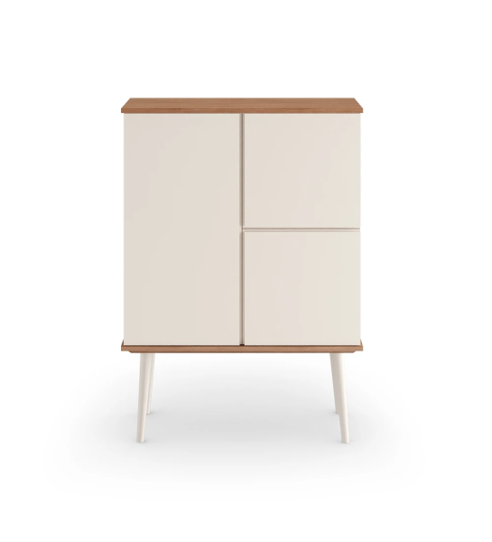 Vajillero Oslo 3 puertas y pies lacados perla, estructura en nogal, 100 x 138,5 cm.