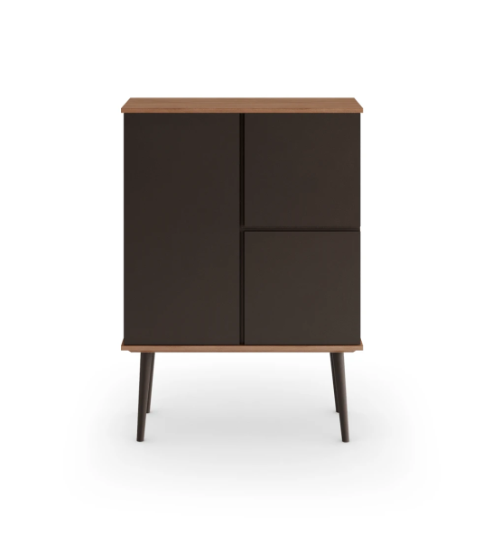 Vaisselier Oslo avec 3 portes et pieds laqués marron foncé, structure en noyer, 100 x  138,5 cm.