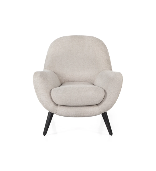 Fauteuil Oslo recouvert en tissu beige, pieds laqués marron foncé.
