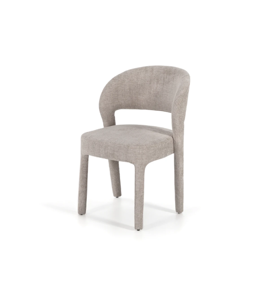 Chaise recouverte de tissu.