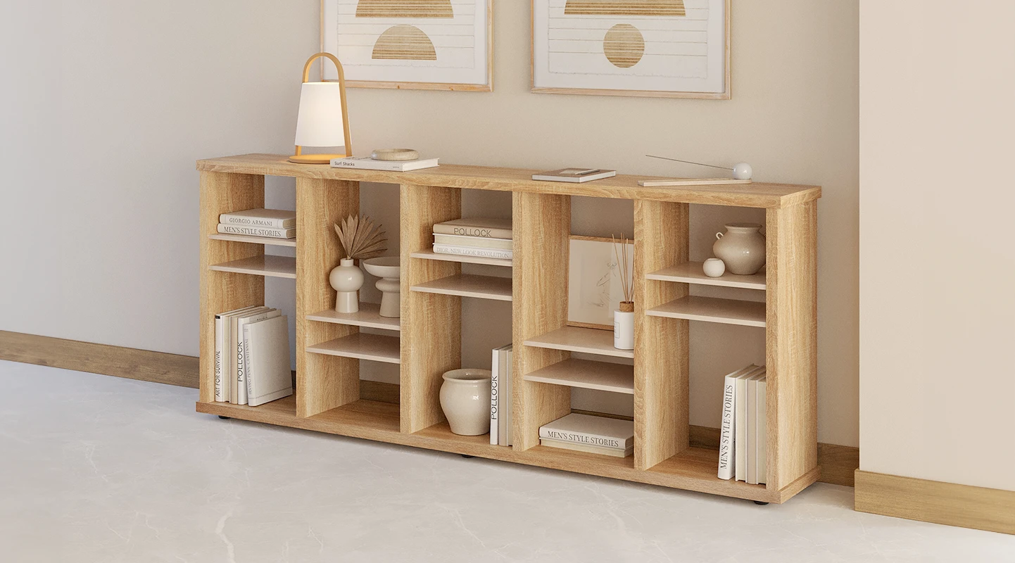Horizontal bookcase in natural oak with inner sides in pearl.