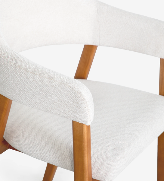 Silla con brazos, en madera de fresno color miel, con asiento y respaldo tapizados en tela