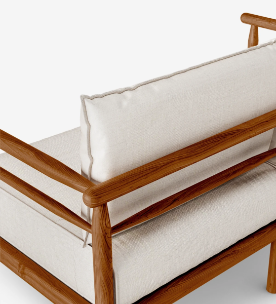 Sofá de 2 lugares com almofadas estofadas a tecido e estrutura em madeira natural cor mel.