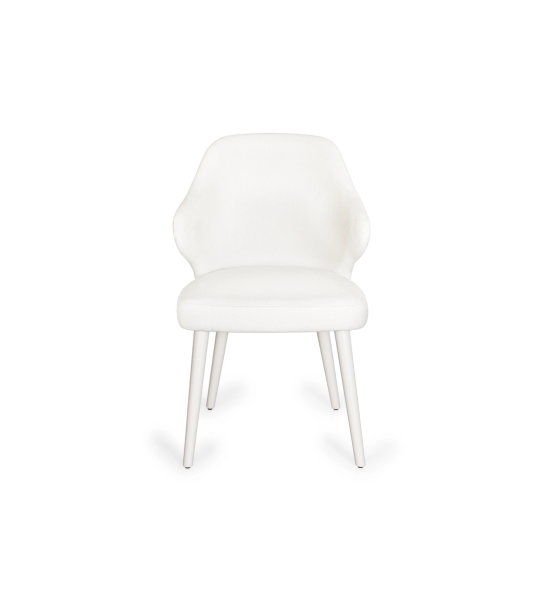 Silla tapizada en tela blanca, pies lacadas en perla.