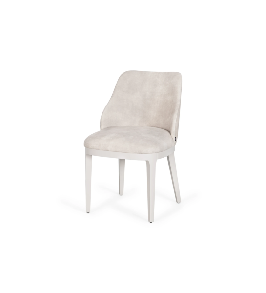 Chaise Cannes recouvert en tissu perle, pieds en bois laqué perle.
